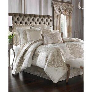 J Queen New York La Scala 4 Piece Comforter Set Queen Gold MSRP $600